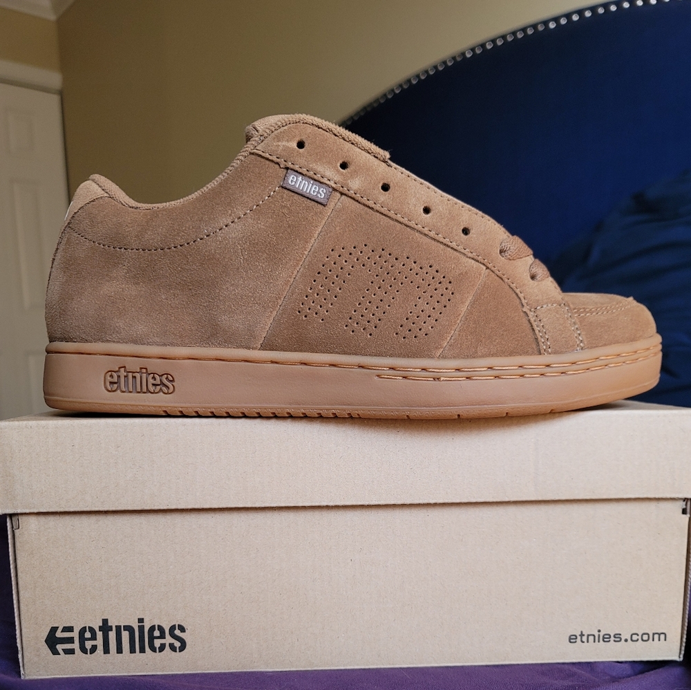Etnies shoes size 10.5